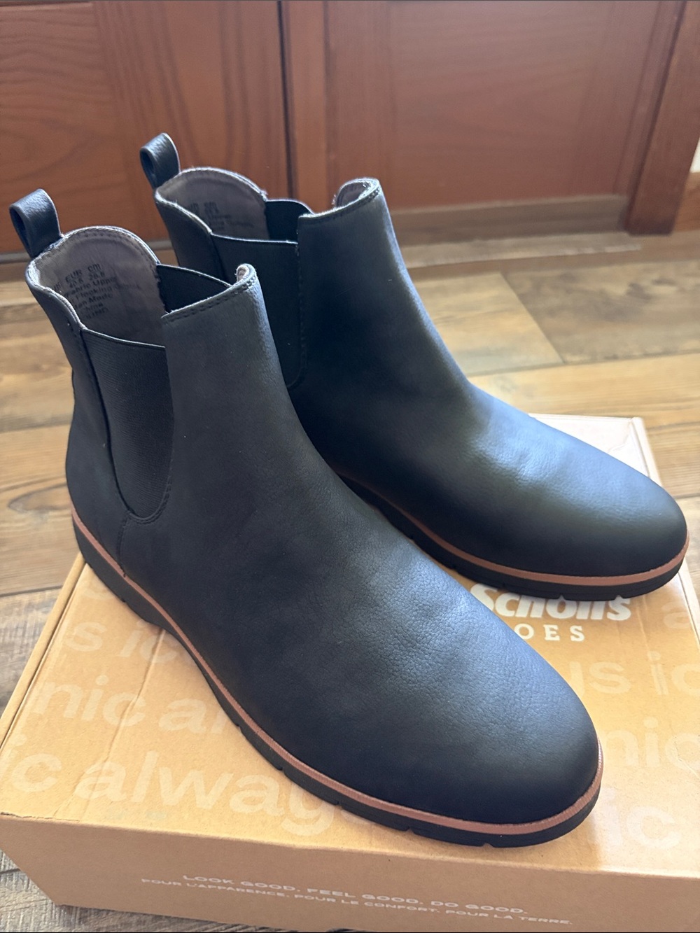 Dr. Scholl's Women’s Black Chelsea Ankle Boots with Tan Accent Size 9.5 - Picture 3 of 10
